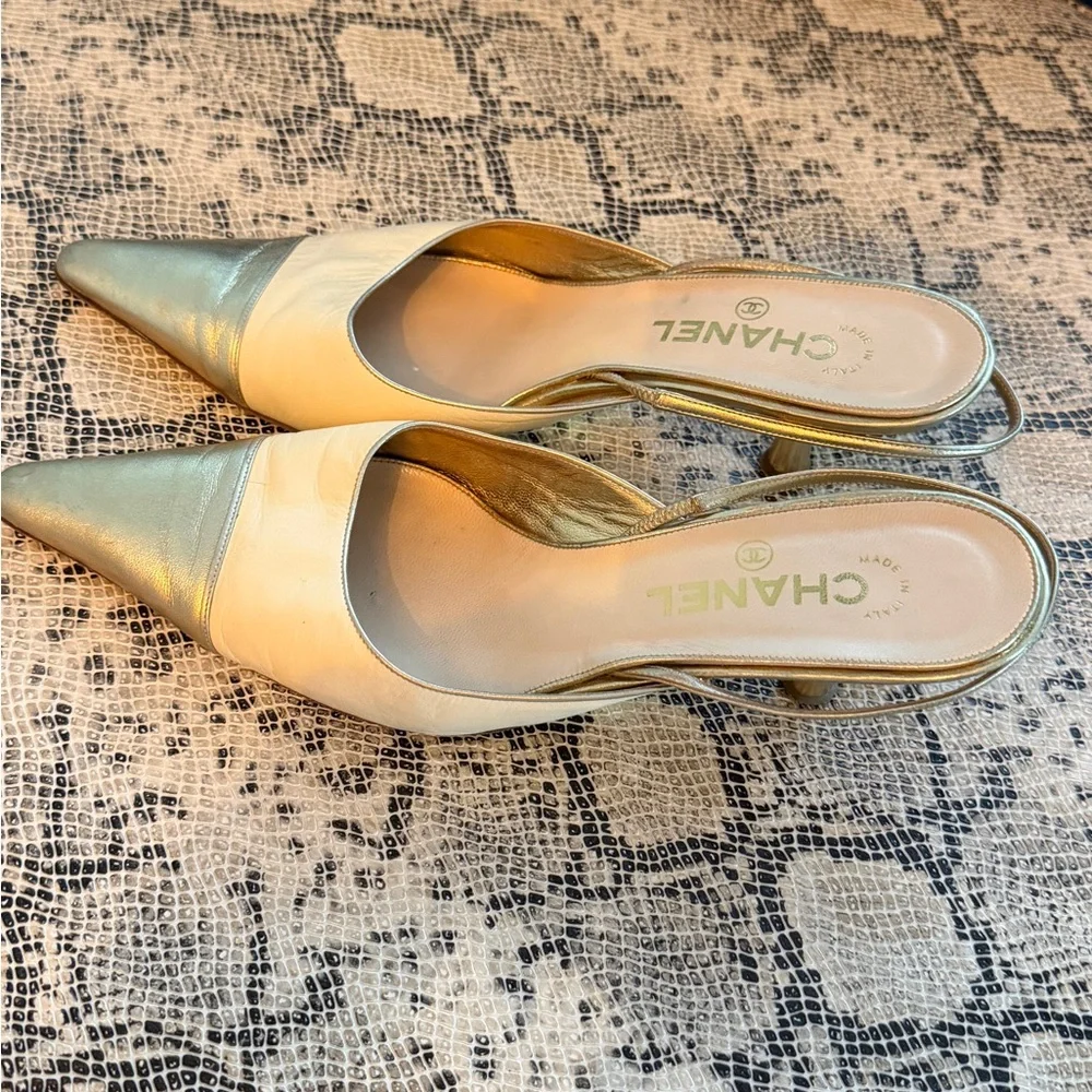 CHANEL Silver and Cream Heels - Picture 3 of 4